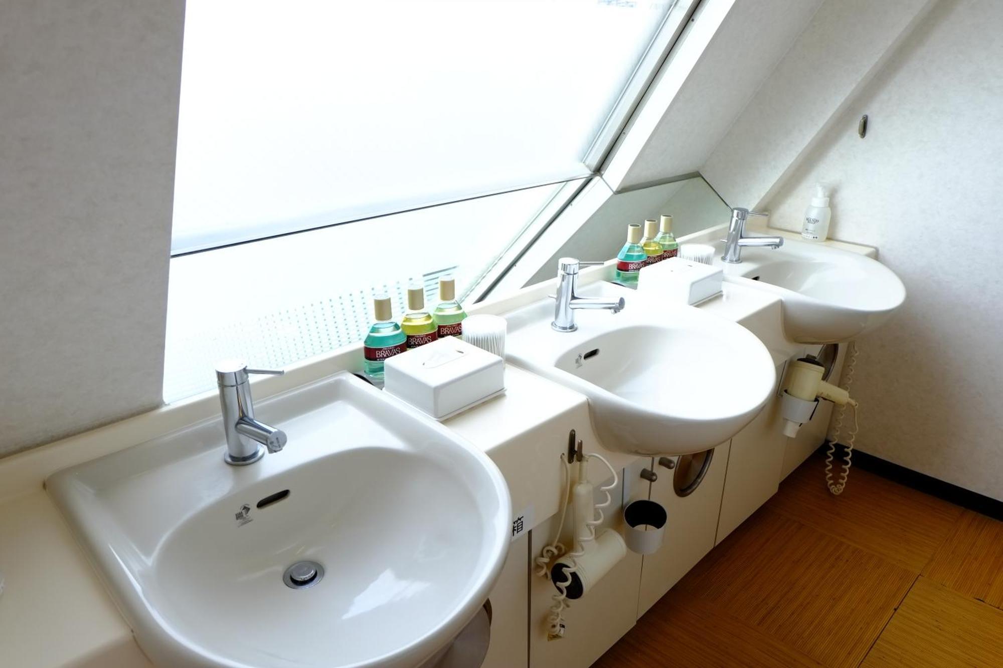 Hotel Check In Shimbashi Токіо Екстер'єр фото